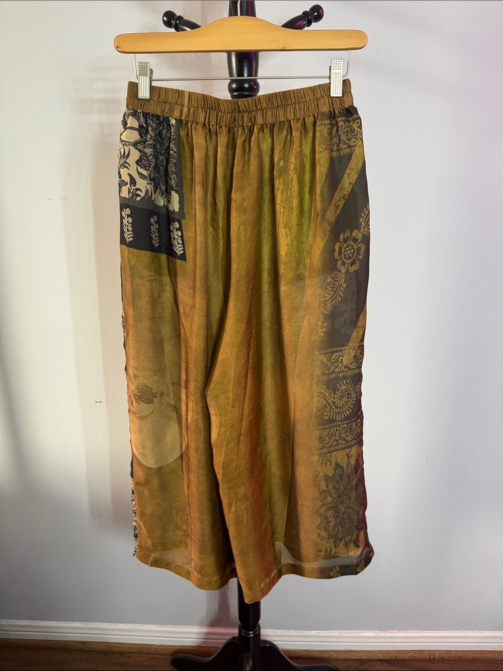 Olive & Gold Printed Sheer Culotte 7.1T